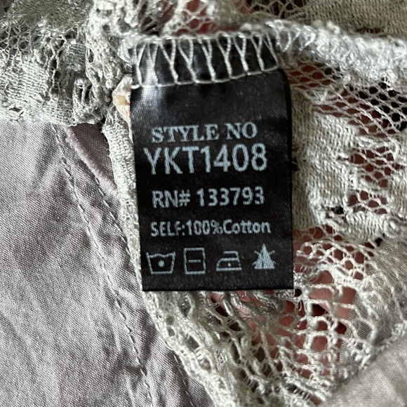 POL Floral V-Neck Raw Edge T-Shirt with Lace Detail Boho Cottagecore Size Small - Picture 12 of 16